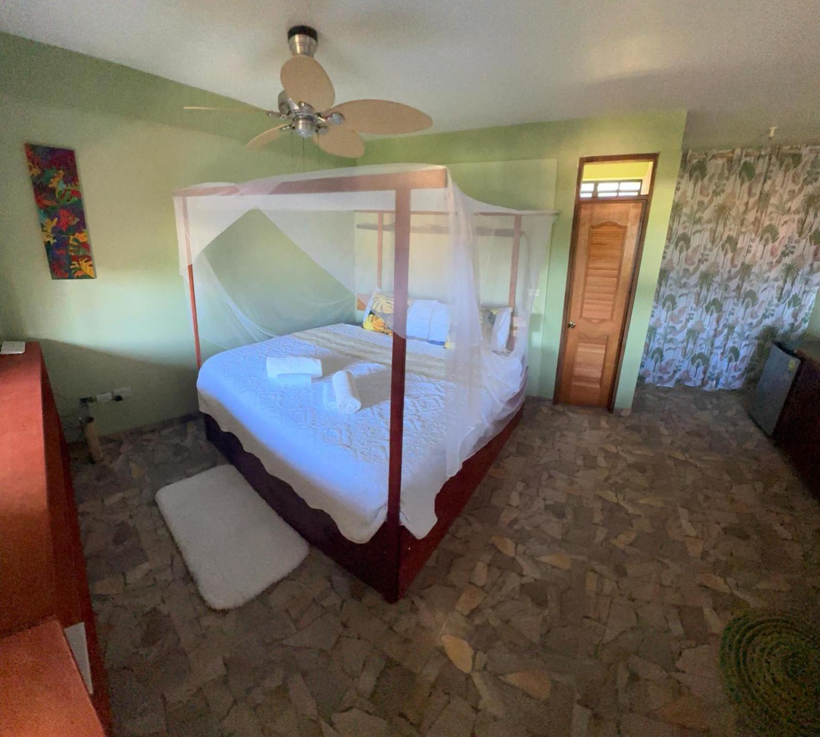 Orchid Resort Ltd Guillet Екстериор снимка