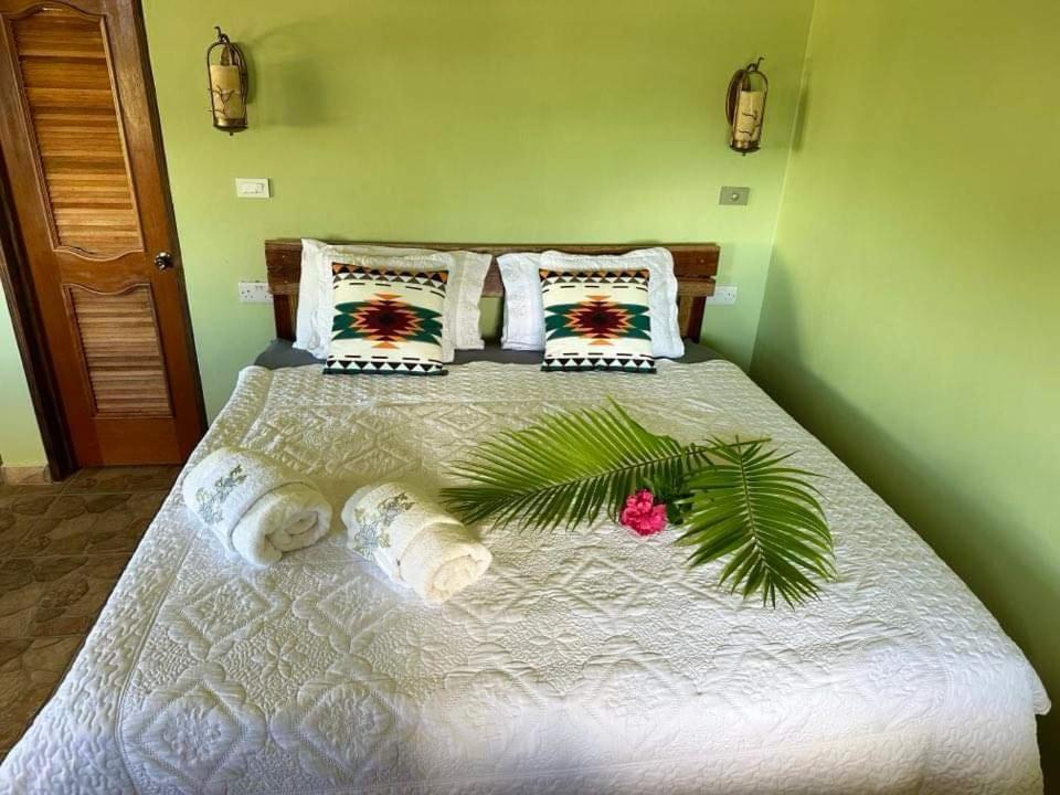Orchid Resort Ltd Guillet Екстериор снимка