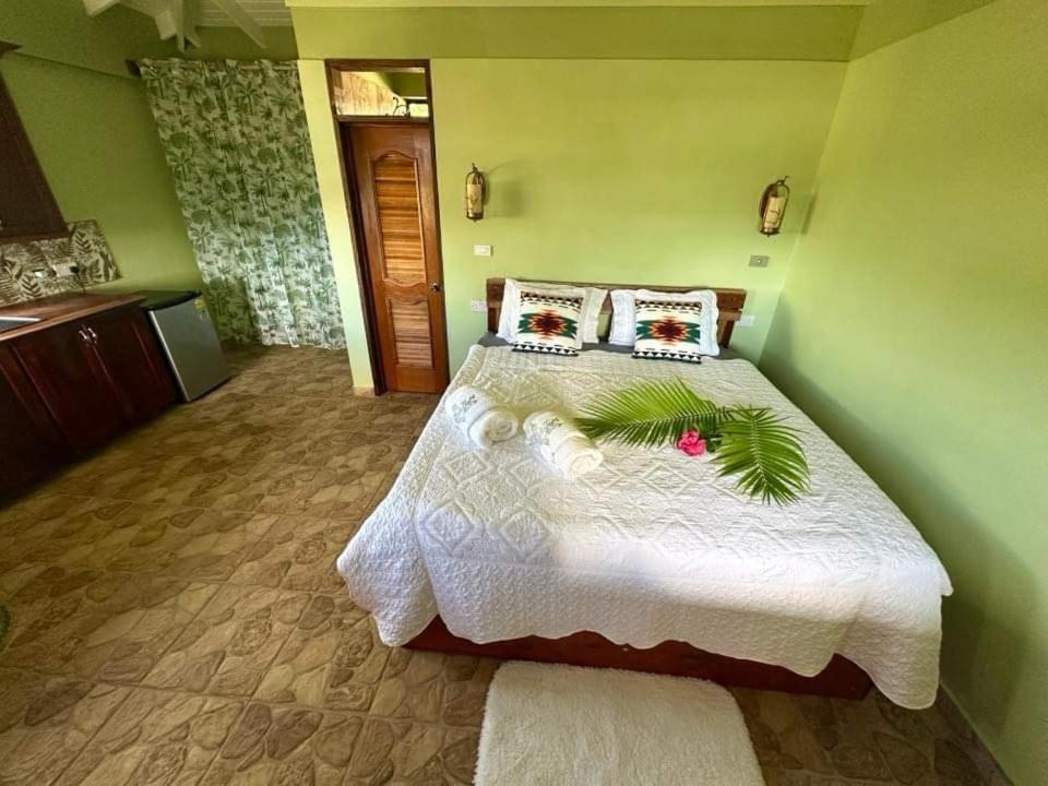 Orchid Resort Ltd Guillet Екстериор снимка