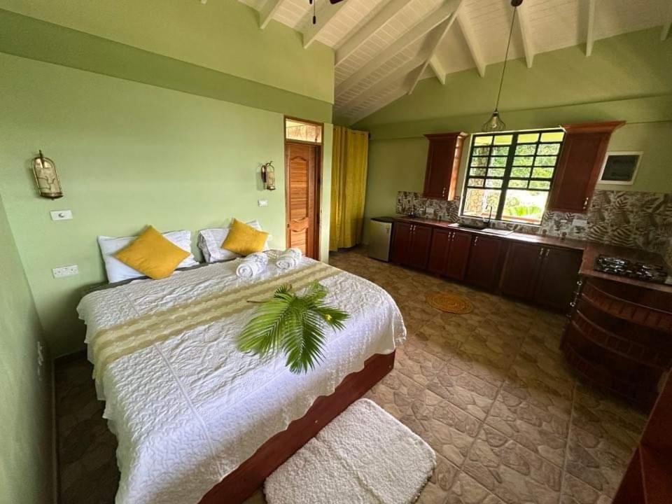 Orchid Resort Ltd Guillet Екстериор снимка